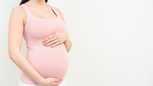 怀孕通常是通过月经推迟或通过尿检检测出来的。
