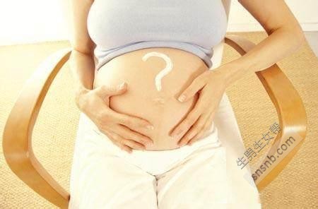 为什么一个有两个卵巢的女人每月只在一侧排卵？
